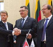 Socialdemokratai, &bdquo;darbiečiai&ldquo; ir &bdquo;tvarkiečiai&ldquo; pasira&scaron;ė koalicijos sutartį.