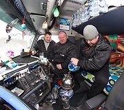 Arbatą ir maistą vairuotojai gaminasi vilkiko kabinoje.