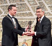 Verslininkas Arvydas Strumskis pagerbtas už verslumo skatinimą ir jaunosios kartos &scaron;vietimą.