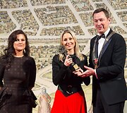 Penkiakovininkei, Londono olimpinių žaidinių čempionei Laurai Asadauskaitei &Scaron;v.Kristoforas atiteko už nuopelnus sportui.