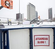 &Scaron;alia Baltojo tilto liejama čiuožykla.