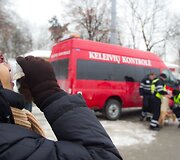 Kontrolieriai kar&scaron;tą arbatą dalino stotelėje prie Žaliojo tilto.