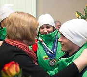  į Vilnių i&scaron; Pietų Korėjoje vykusios specialiosios žiemos olimpiados sugrįžo Lietuvos rinktinė.
