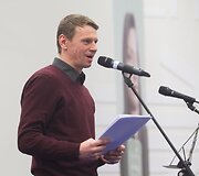 Rolandas Kazlas skaito Kristijoną Donelaitį.