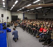 Rolandas Kazlas skaito Kristijoną Donelaitį.