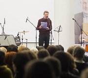 Rolandas Kazlas skaito Kristijoną Donelaitį.
