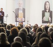 Rolandas Kazlas skaito Kristijoną Donelaitį.