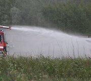 Ketvirtadienį Vilniaus tarptautiniame oro uoste į dangų kilo juodi dūmai &ndash; mokomųjų gelbėjimo pratybų metu prie&scaron;gaisrinė tarnyba imitavo avariją patyrusio krovininio orlaivio gelbėjimo operaciją.