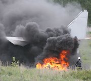 Ketvirtadienį Vilniaus tarptautiniame oro uoste į dangų kilo juodi dūmai &ndash; mokomųjų gelbėjimo pratybų metu prie&scaron;gaisrinė tarnyba imitavo avariją patyrusio krovininio orlaivio gelbėjimo operaciją.