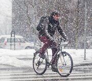 Pavasari&scaron;ką saulę Vilniuje vėl pakeitė sniegas 