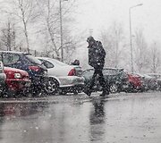 Pavasari&scaron;ką saulę Vilniuje vėl pakeitė sniegas 