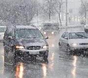 Pavasari&scaron;ką saulę Vilniuje vėl pakeitė sniegas 