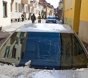 Apgadintas automobilis Vilniaus Ligoninės gatvėje.