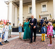 Tauti&scaron;kos giesmės giedojimas Rotu&scaron;ės aik&scaron;tėje