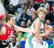 Su kamuoliu Mindaugas Kuzminskas