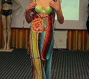 Kitos vasaros maudymosi kostiumėlių kolekcijos modelis