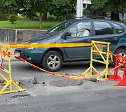 Sostinėje Vilniaus gatveje atsivėrė smegduobė