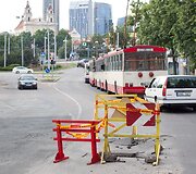 Sostinėje Vilniaus gatveje atsivėrė smegduobė