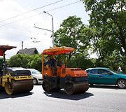 Kelininkai plu&scaron;a visame Vilniuje &ndash; remontuojamos gatvės ir &scaron;aligatviai