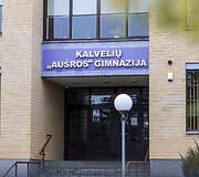 Vilniaus rajono gimnazijoje nukritus liftui traumuoti 3 žmonės