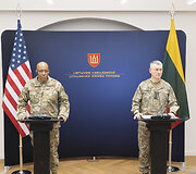 Charles Q. Brown Jr. ir Valdemaras Rup&scaron;ys