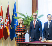 Vilniaus miesto 700 metų jubiliejui skirtą i&scaron;kilmingą vėliavų pakėlimo ceremoniją