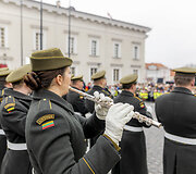 Vilniaus miesto 700 metų jubiliejui skirtą i&scaron;kilmingą vėliavų pakėlimo ceremoniją