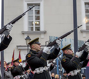 Vilniaus miesto 700 metų jubiliejui skirtą i&scaron;kilmingą vėliavų pakėlimo ceremoniją