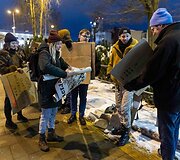 Žmogaus teisių gynėjai ir aktyvistai surengė protestą prie&scaron; deportaciją