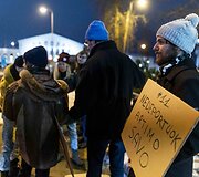 Žmogaus teisių gynėjai ir aktyvistai surengė protestą prie&scaron; deportaciją