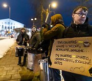 Žmogaus teisių gynėjai ir aktyvistai surengė protestą prie&scaron; deportaciją