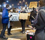 Žmogaus teisių gynėjai ir aktyvistai surengė protestą prie&scaron; deportaciją