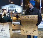 Žmogaus teisių gynėjai ir aktyvistai surengė protestą prie&scaron; deportaciją