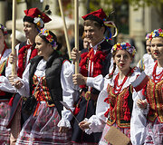 Vilniaus gatvėmis žygiavo tūkstančiai Pasaulio lenkų dienos dalyvių