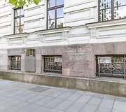 Ketvirtadienio rytą Vilniuje buvo i&scaron;daužti Seimo pirmųjų rūmų, Vilniaus apygardos teismo langai.