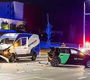 Girtas autobusiuko vairuotojas Ateities gatvėje smarkiai trenkėsi į stovintį &bdquo;Peugeot&ldquo; automobilį