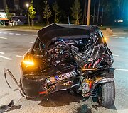 Girtas autobusiuko vairuotojas Ateities gatvėje smarkiai trenkėsi į stovintį &bdquo;Peugeot&ldquo; automobilį