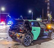 Girtas autobusiuko vairuotojas Ateities gatvėje smarkiai trenkėsi į stovintį &bdquo;Peugeot&ldquo; automobilį