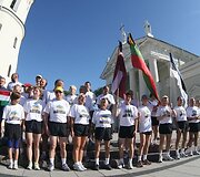 Baltijos kelio 20&ndash;mečiui paminėti i&scaron; Vilniaus link Talino pajudėjo pirmieji bėgikai i&scaron; Lietuvos ir Latvijos.