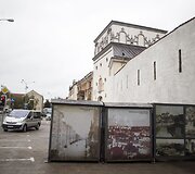 Suvenyrų pardavėjai pasipiktino be jų žinios i&scaron;vežtais prekybos paviljonais.