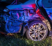 VIlniaus Olandų gatvėje BMW trenkėsi į du stulpus