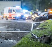 VIlniaus Olandų gatvėje BMW trenkėsi į du stulpus