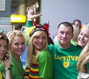 Lietuvos krep&scaron;inio sirgaliai Vilniaus oro uoste.