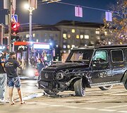 Prie Žaliojo tilto susidūrė &bdquo;&Scaron;koda&ldquo; ir prabangus &bdquo;Mercedes&ldquo; automobilis
