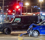 Prie Žaliojo tilto susidūrė &bdquo;&Scaron;koda&ldquo; ir prabangus &bdquo;Mercedes&ldquo; automobilis