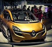 &bdquo;Renault&ldquo; stendas Frankfurto automobilių parodoje