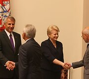 Vilniuje susirinkę Lietuvos diplomatai sprendžia, kaip susiveržti diržus mažėjant Užsienio reikalų ministerijos finansavimui.