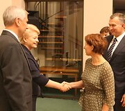 Vilniuje susirinkę Lietuvos diplomatai sprendžia, kaip susiveržti diržus mažėjant Užsienio reikalų ministerijos finansavimui.