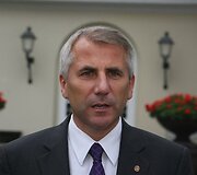 Vilniuje susirinkę Lietuvos diplomatai sprendžia, kaip susiveržti diržus mažėjant Užsienio reikalų ministerijos finansavimui.