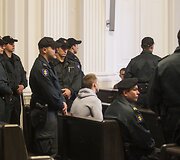 Trylikos kaltinamųjų byla dėl narkotikų platinimo.